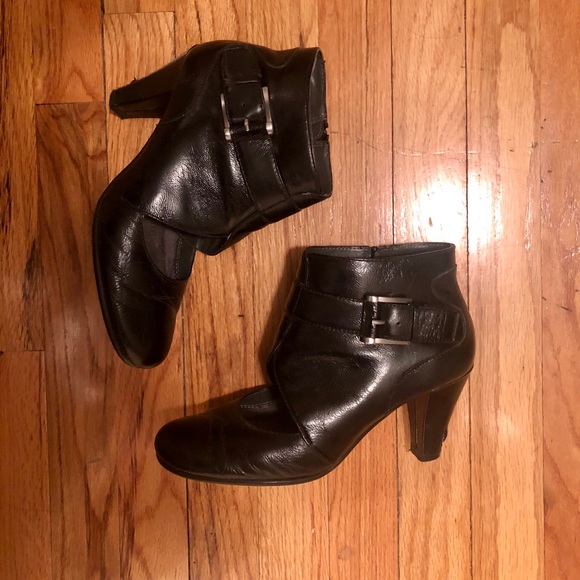 Black booties with top of foot cutouts Size 7.5 - Picture 6 of 10